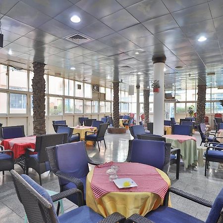 Oyo 366 Waves Hotel Ajman Eksteriør billede
