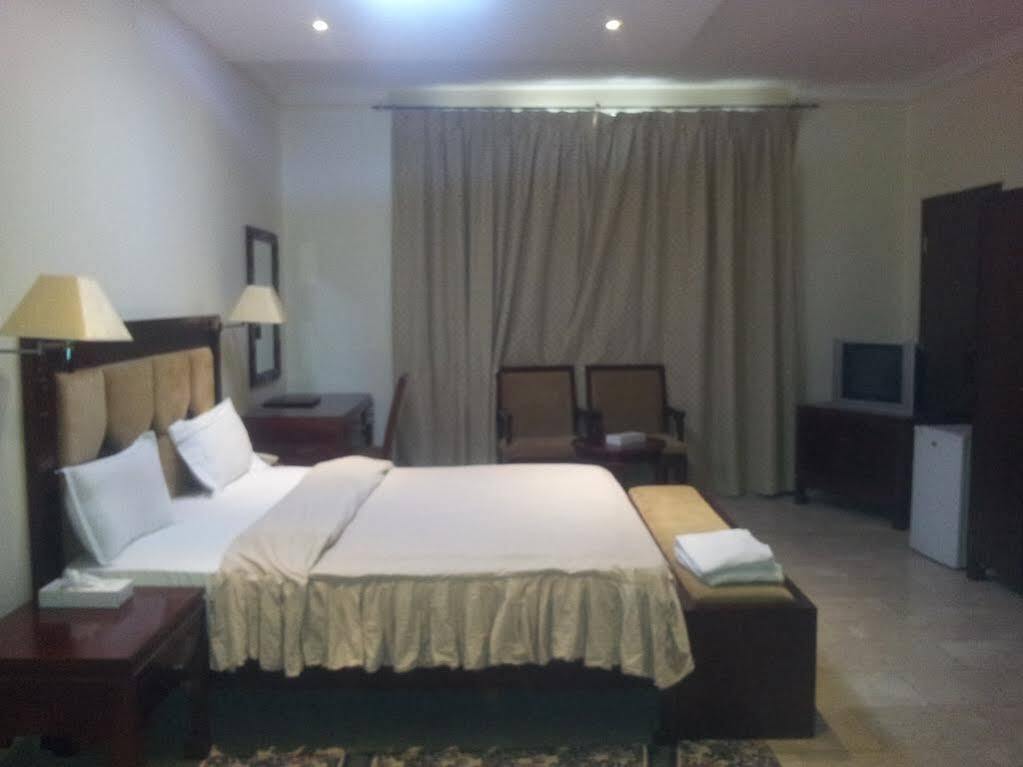 Oyo 366 Waves Hotel Ajman Eksteriør billede